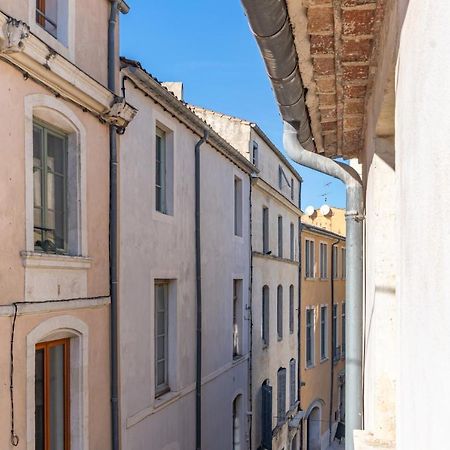 Au Coeur De L'Effervescence Terracotta - Une Nuit A Нім Екстер'єр фото